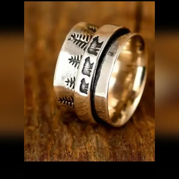 Very Pretty Ring - Picture 1 of 4